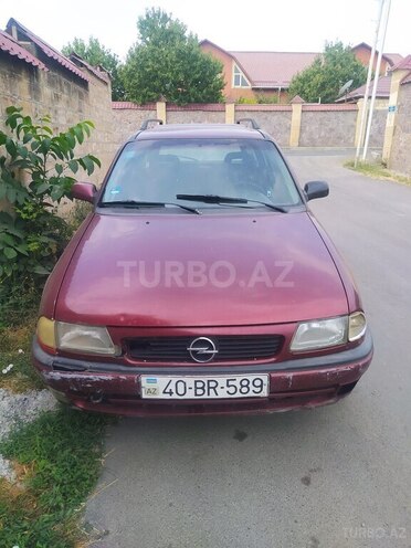 Opel Astra 1997, 300,000 km - 1.6 l - Qusar