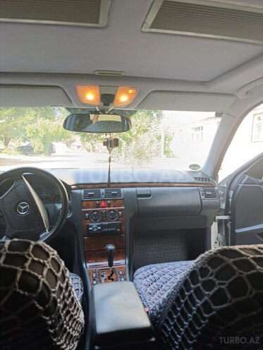 Mercedes E 240 1999, 241,779 km - 2.4 l - Şirvan