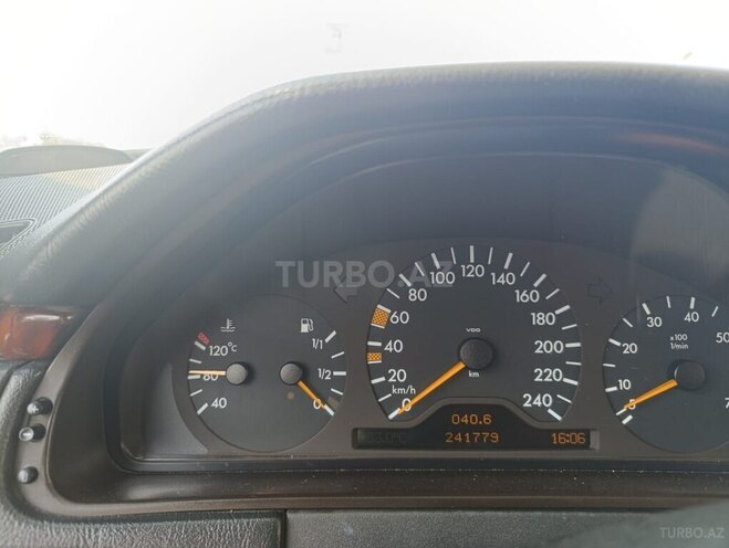 Mercedes E 240 1999, 241,779 km - 2.4 l - Şirvan