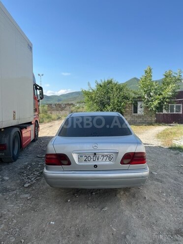 Mercedes E 220 1998, 111,000 km - 2.2 l - Gəncə