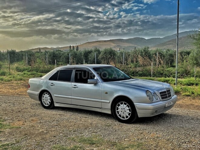 Mercedes E 220 1998, 111,000 km - 2.2 l - Gəncə