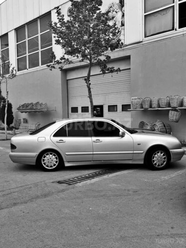 Mercedes E 220 1998, 111,000 km - 2.2 l - Gəncə