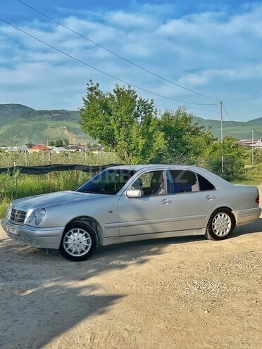 Mercedes E 220 1998, 111,000 km - 2.2 l - Gəncə