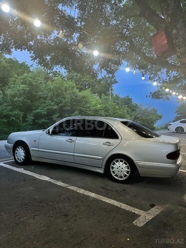 Mercedes E 220 1998, 111,000 km - 2.2 l - Gəncə