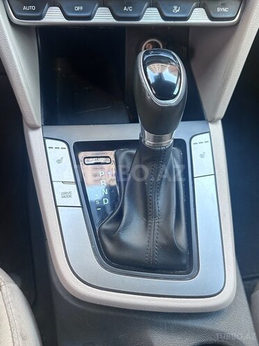 Hyundai Elantra 2019, 107,021 km - 2.0 l - Bakı
