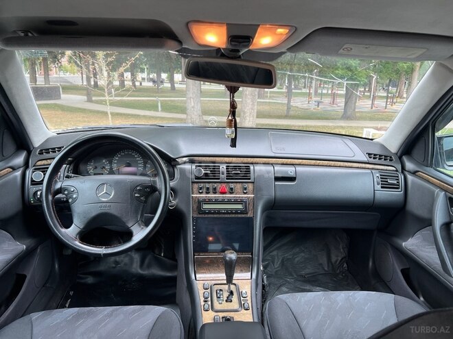 Mercedes E 270 2000, 250,000 km - 2.7 l - Xaçmaz