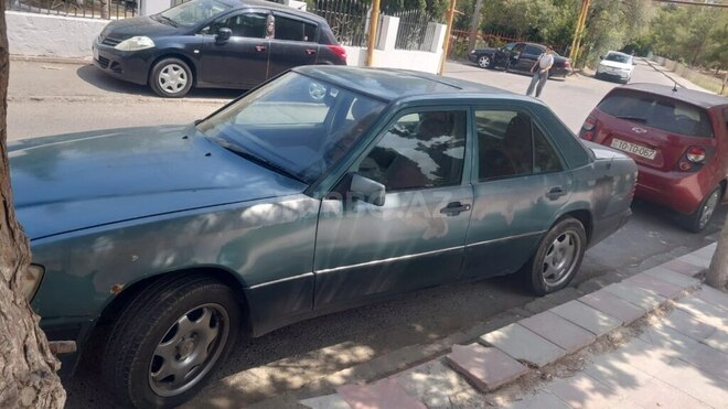 Mercedes E 300 1988, 500,000 km - 3.0 л - Sumqayıt