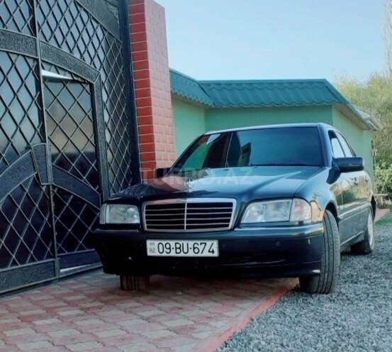 Mercedes C 220 2000, 342,120 km - 2.2 л - Bərdə
