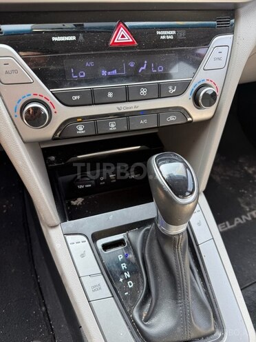 Hyundai Elantra 2018, 212,433 km - 2.0 l - Bakı
