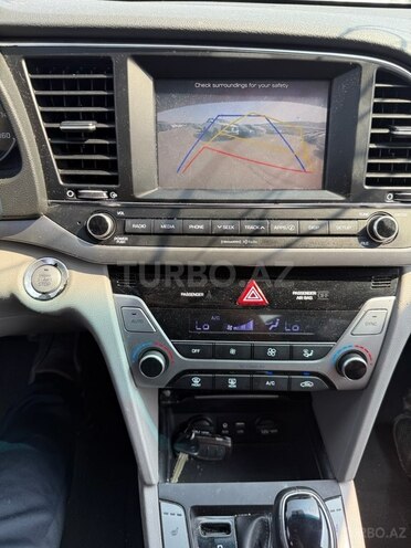 Hyundai Elantra 2018, 212,433 km - 2.0 l - Bakı