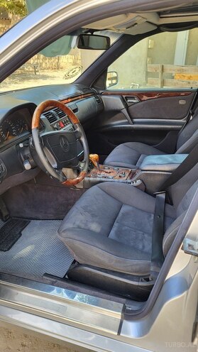 Mercedes E 240 1997, 260,000 km - 2.4 l - Bakı