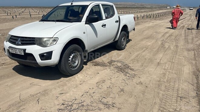 Mitsubishi L200 2015, 338,253 km - 2.5 л - Bakı