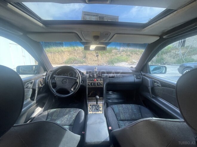Mercedes E 240 1997, 317,466 km - 2.4 l - Bakı