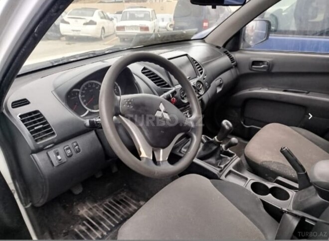 Mitsubishi L200 2015, 338,253 km - 2.5 л - Bakı