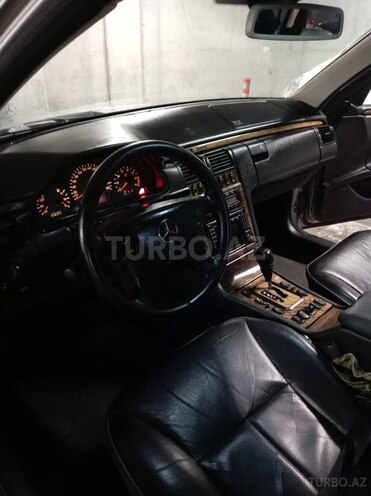 Mercedes E 320 2001, 357,000 km - 3.2 л - Bakı