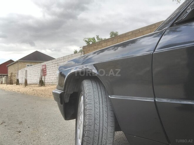 Mercedes 190 1990, 215,000 km - 2.0 l - Şirvan