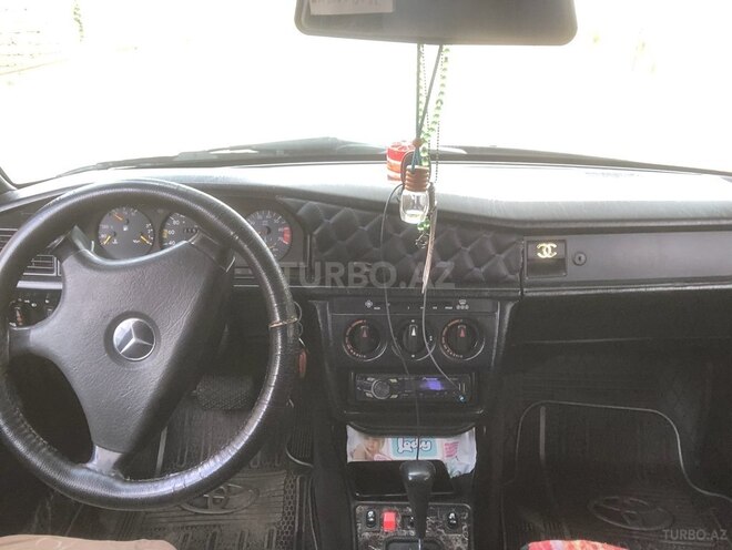 Mercedes 190 1990, 215,000 km - 2.0 l - Şirvan