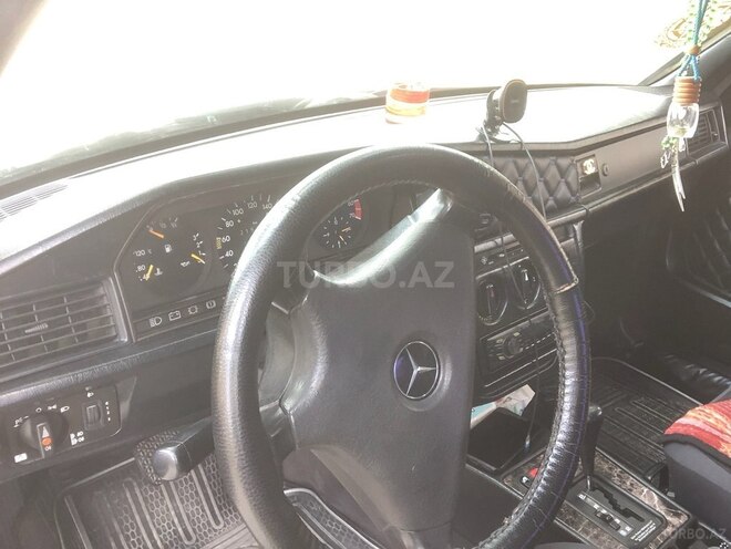 Mercedes 190 1990, 215,000 km - 2.0 l - Şirvan