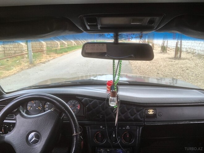 Mercedes 190 1990, 215,000 km - 2.0 l - Şirvan
