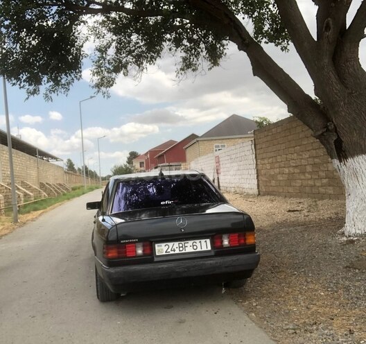 Mercedes 190 1990, 215,000 km - 2.0 l - Şirvan