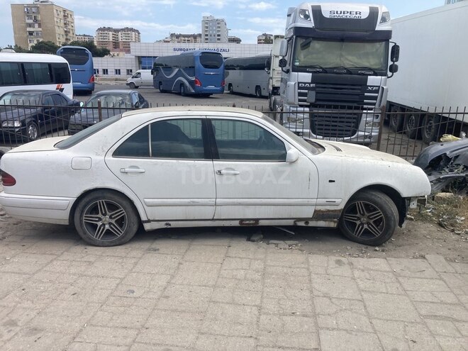 Mercedes E 230 1998, 200,000 km - 2.3 l - Sumqayıt