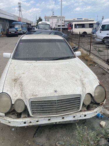 Mercedes E 230 1998, 200,000 km - 2.3 l - Sumqayıt