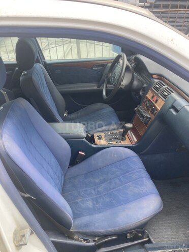 Mercedes E 230 1998, 200,000 km - 2.3 l - Sumqayıt