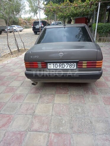 Mercedes 190 1990, 390,000 km - 2.0 л - Salyan