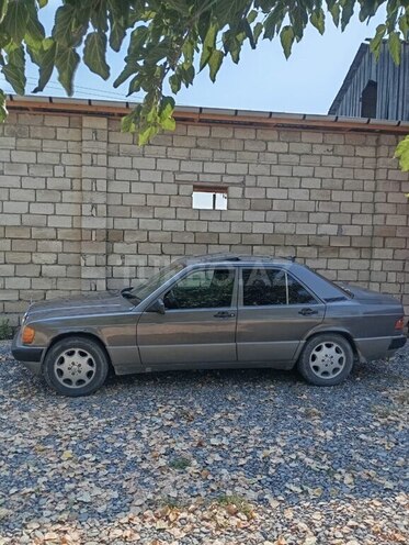 Mercedes 190 1990, 390,000 km - 2.0 л - Salyan