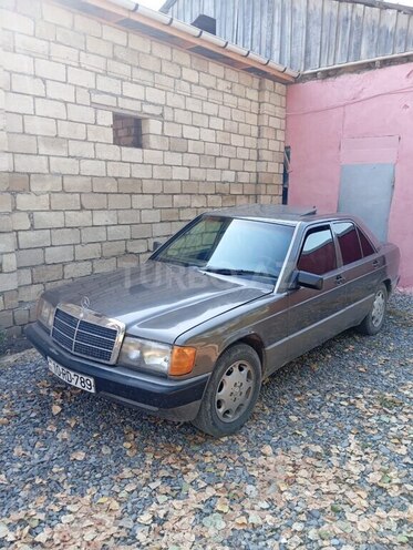 Mercedes 190 1990, 390,000 km - 2.0 л - Salyan