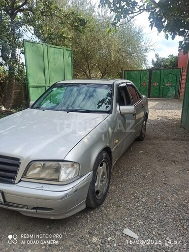 Mercedes C 200 1999, 328,000 km - 2.0 л - Füzuli