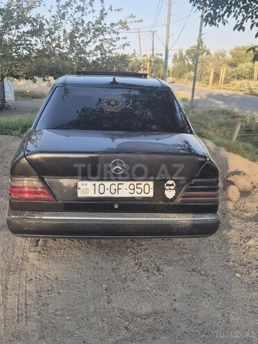 Mercedes E 260 1987, 482,803 km - 2.6 л - Salyan