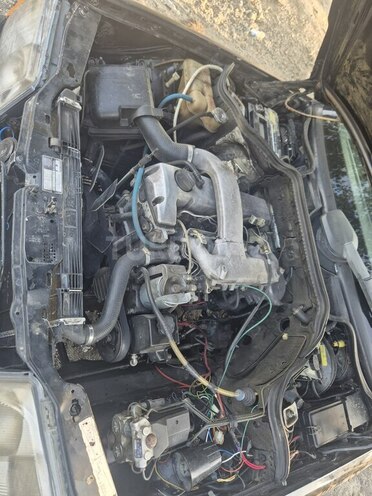 Mercedes E 260 1987, 482,803 km - 2.6 л - Salyan