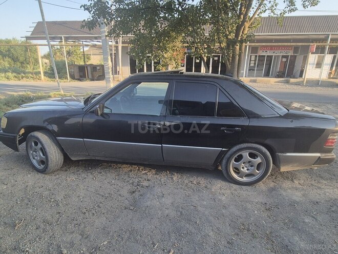 Mercedes E 260 1987, 482,803 km - 2.6 л - Salyan