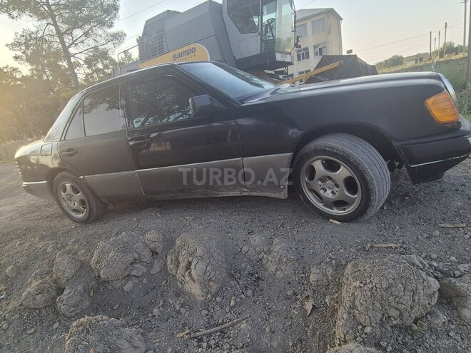Mercedes E 260 1987, 482,803 km - 2.6 л - Salyan