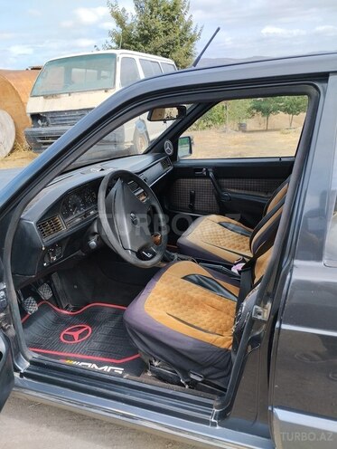 Mercedes 190 1991, 300,251 km - 2.0 л - Yardımlı