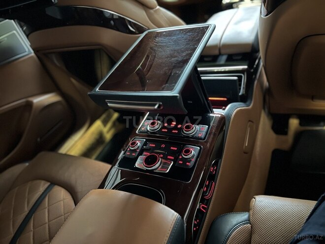 Audi A8-15
