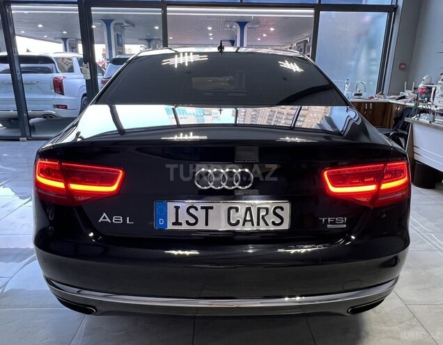 Audi A8-7