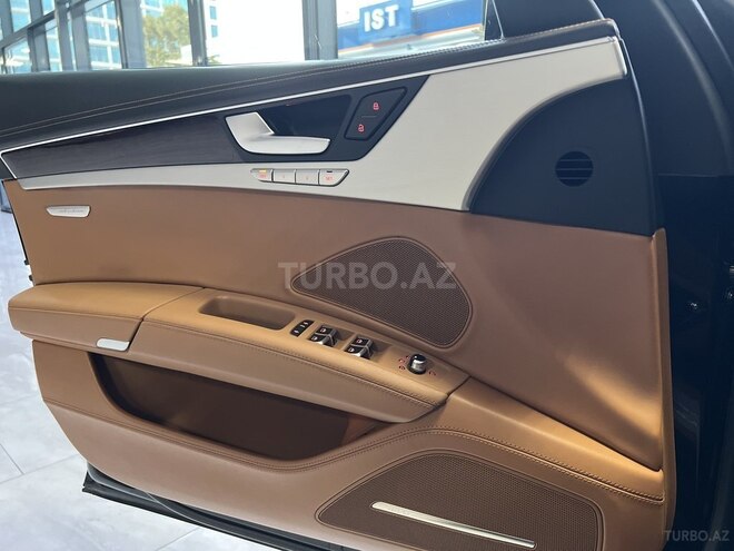 Audi A8-18