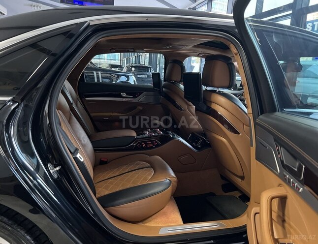 Audi A8-12