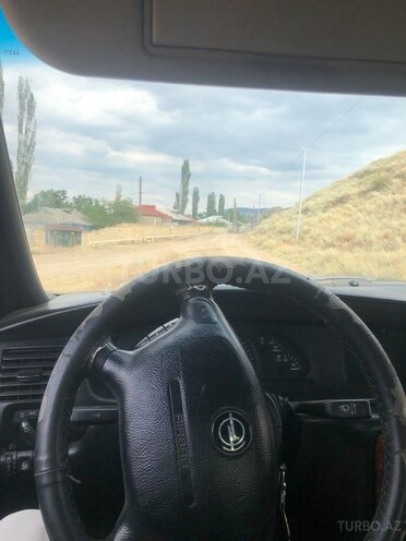 Opel Vectra 1996, 250,000 km - 2.0 l - Qusar