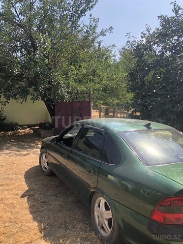 Opel Vectra 1996, 250,000 km - 2.0 l - Qusar