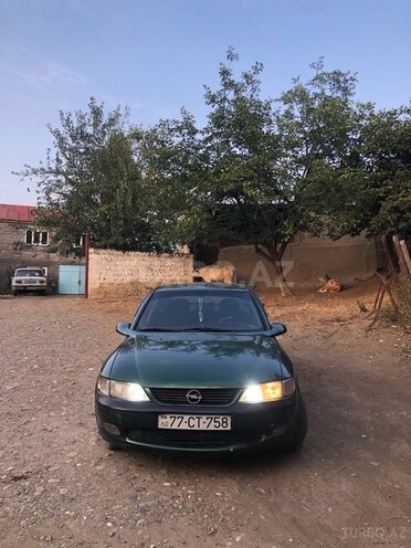 Opel Vectra 1996, 250,000 km - 2.0 l - Qusar