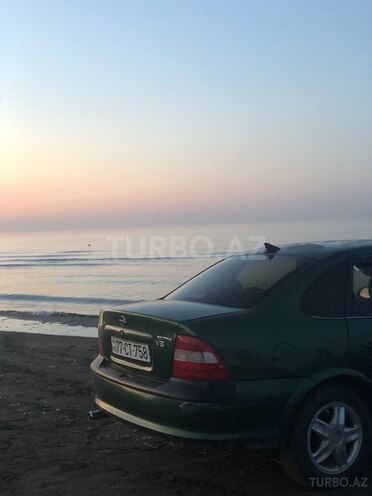 Opel Vectra 1996, 250,000 km - 2.0 l - Qusar