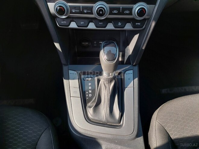 Hyundai Elantra 2019, 102,998 km - 2.0 l - Bakı
