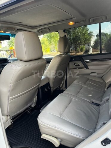 Mitsubishi Pajero 2010, 167,000 km - 3.5 л - Qəbələ