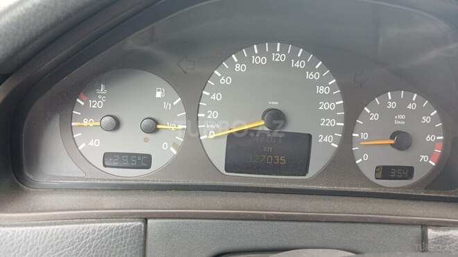 Mercedes E 240 1999, 327,035 km - 2.4 l - Yevlax
