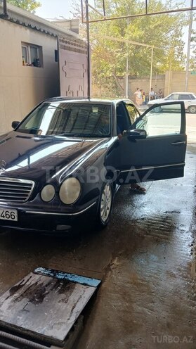 Mercedes E 240 1999, 327,035 km - 2.4 l - Yevlax