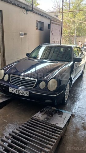 Mercedes E 240 1999, 327,035 km - 2.4 l - Yevlax