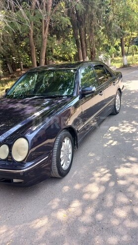Mercedes E 240 1999, 327,035 km - 2.4 l - Yevlax